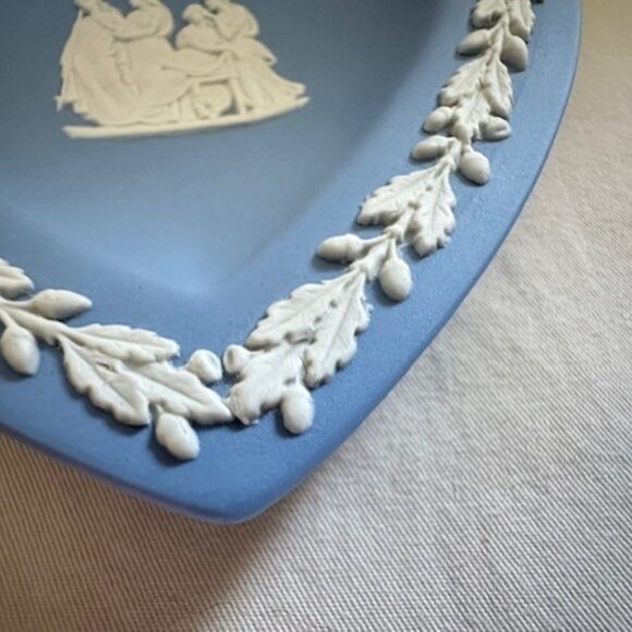 Vintage Wedgwood Jasperware Heart - Picture 5 of 10